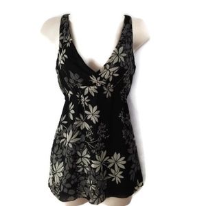 NWT New York & Co. Black White Sleeveless V Top S